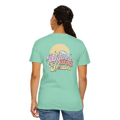 Women's Christian Beach Tee — Waves and Jesus | Vintage Retro